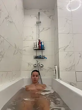 deliaroyal online show from October 17, 3:25 pm