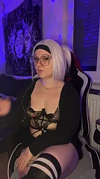 Snapshot of kinkygirl420x chatting on December 3, 7:01 pm kinkygirl420x online show from December 3, 7:01 pm