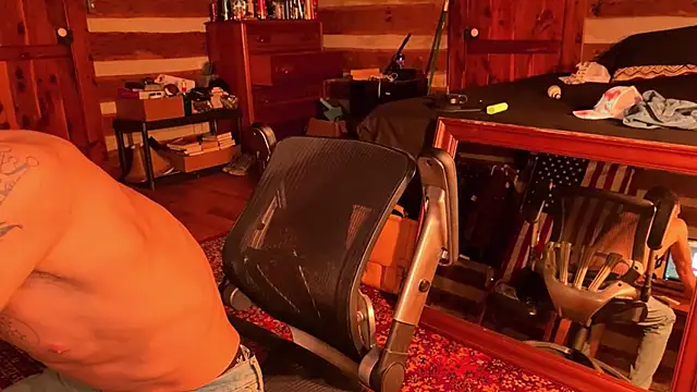 Snapshot of HARD_2QUIT chatting on December 18, 8:31 am HARD 2QUIT online show from December 18, 8:31 am