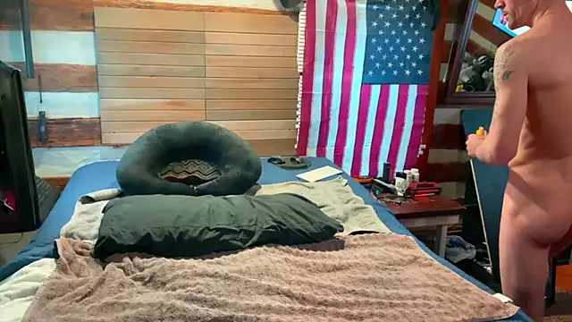 Snapshot of HARD_2QUIT chatting on March 22, 12:25 pm HARD 2QUIT online show from March 22, 12:25 pm