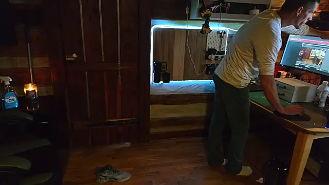 Snapshot of HARD_2QUIT chatting on October 5, 6:28 pm HARD 2QUIT online show from October 5, 6:28 pm