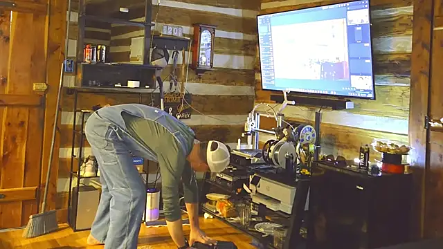 Snapshot of HARD_2QUIT chatting on October 25, 10:12 am HARD 2QUIT online show from October 25, 10:12 am