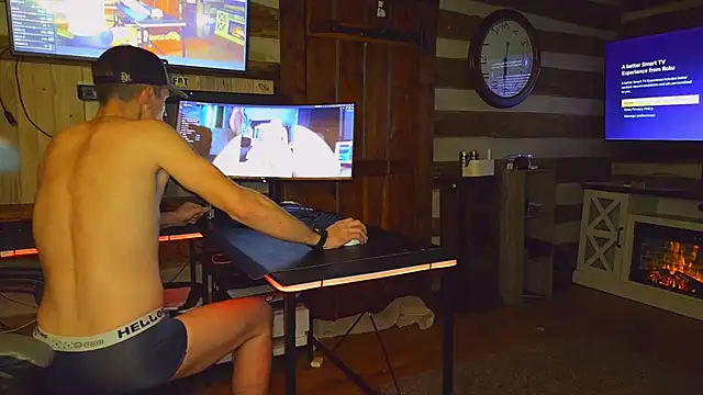 Snapshot of HARD_2QUIT chatting on November 12, 10:04 am HARD 2QUIT online show from November 12, 10:04 am