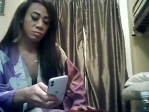 Snapshot of CaramelDipper chatting on December 16, 5:17 am CaramelDipper online show from December 16, 5:17 am