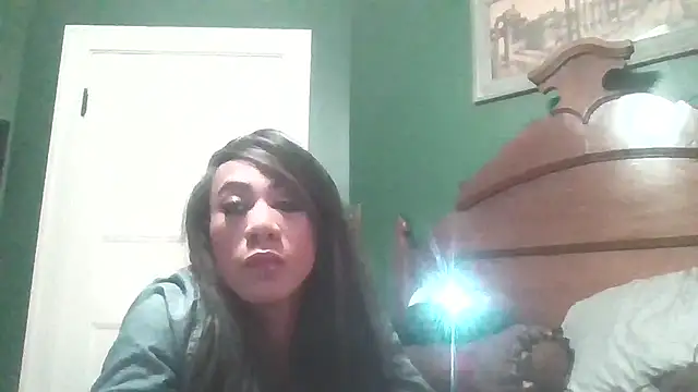 Snapshot of CaramelDipper chatting on December 17, 1:50 am CaramelDipper online show from December 17, 1:50 am