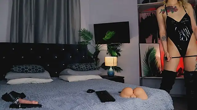 InvitingTina online show from February 27, 8:09 pm