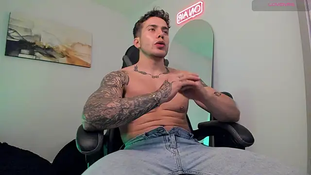 LucianSinclair online show from January 28, 11:39 pm