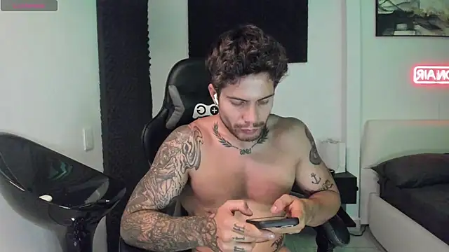 LucianSinclair online show from December 2, 4:07 am