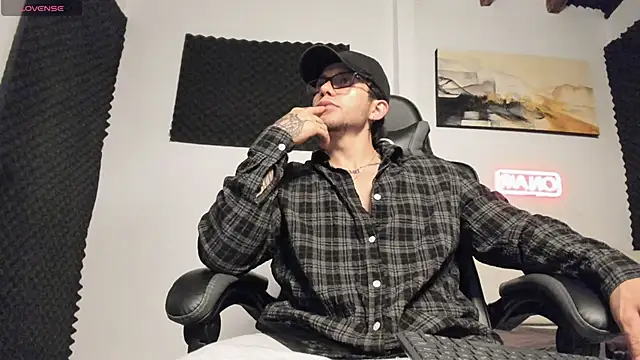 LucianSinclair online show from March 9, 3:32 am