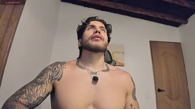 Snapshot of LucianSinclair chatting on June 20, 2:03 am LucianSinclair online show from June 20, 2:03 am