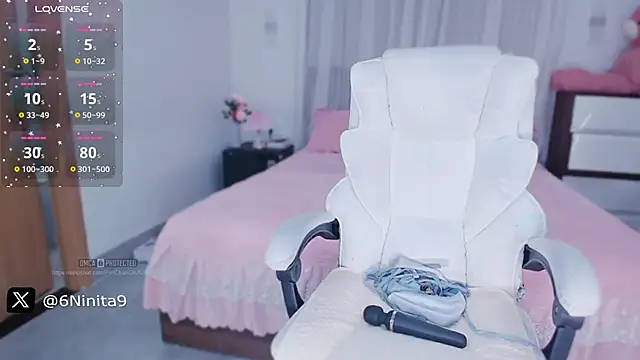 Snapshot of PimChanOK chatting on February 18, 1:44 pm PimChanOK online show from February 18, 1:44 pm