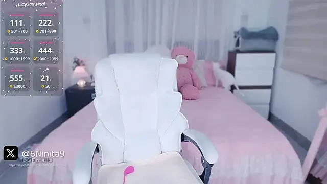 Snapshot of PimChanOK chatting on February 22, 3:01 am PimChanOK online show from February 22, 3:01 am