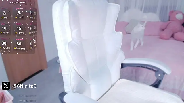 Snapshot of PimChanOK chatting on February 25, 12:03 am PimChanOK online show from February 25, 12:03 am