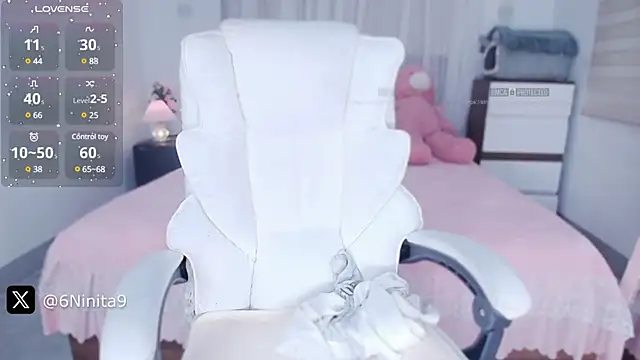 Snapshot of PimChanOK chatting on February 27, 11:26 pm PimChanOK online show from February 27, 11:26 pm