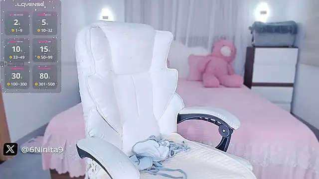 Snapshot of PimChanOK chatting on March 2, 11:09 pm PimChanOK online show from March 2, 11:09 pm