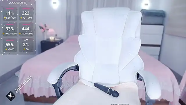 Snapshot of PimChanOK chatting on March 6, 11:42 pm PimChanOK online show from March 6, 11:42 pm