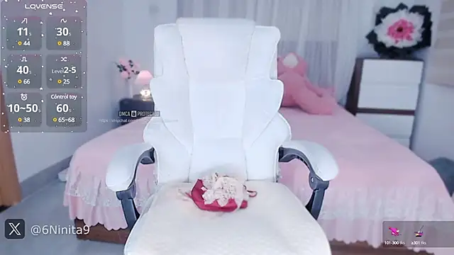 Snapshot of PimChanOK chatting on March 7, 11:27 pm PimChanOK online show from March 7, 11:27 pm