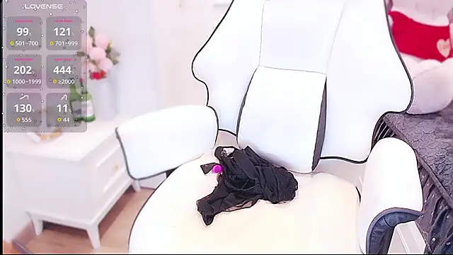 Snapshot of PimChanOK chatting on October 8, 12:47 pm PimChanOK online show from October 8, 12:47 pm