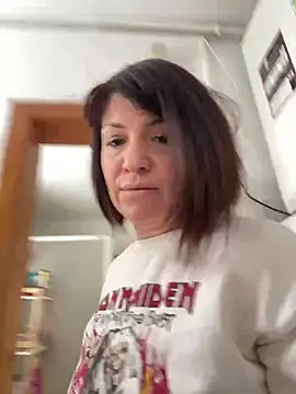 emillyjames online show from February 17, 8:19 am