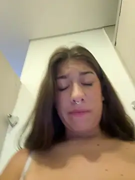 Snapshot of Enyeld_ruru chatting on July 19, 2:43 pm Enyeld ruru online show from July 19, 2:43 pm