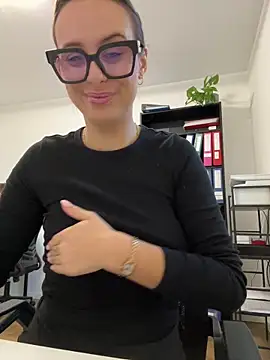 Hii Lolla online show from December 1, 7:13 am