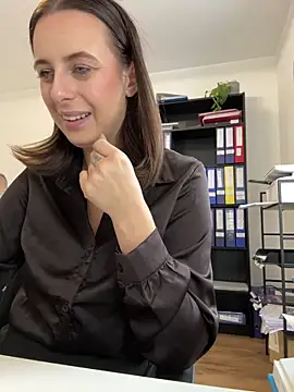 Hii Lolla online show from February 6, 8:51 am