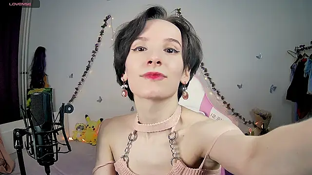 Snapshot of Violet_Veliya chatting on December 4, 4:05 pm Violet Veliya online show from December 4, 4:05 pm