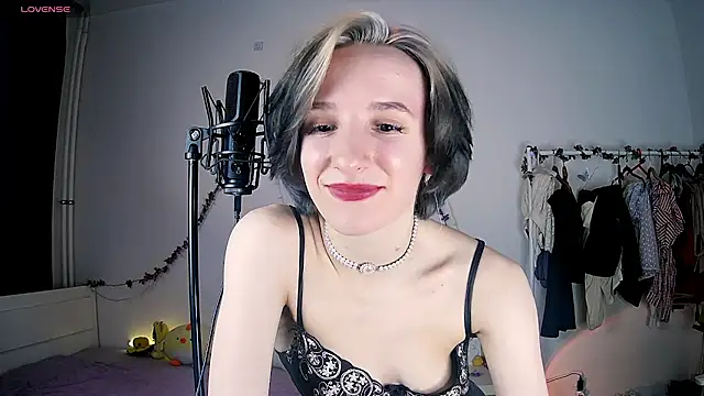 Snapshot of Violet_Veliya chatting on February 28, 5:26 pm Violet Veliya online show from February 28, 5:26 pm