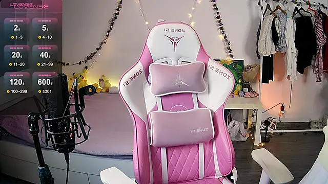 Snapshot of Violet_Veliya chatting on March 14, 4:40 pm Violet Veliya online show from March 14, 4:40 pm