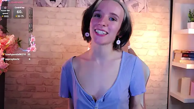 Snapshot of Violet_Veliya chatting on March 15, 4:43 pm Violet Veliya online show from March 15, 4:43 pm