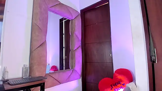 Snapshot of naatashamendozaa chatting on September 25, 4:00 pm naatashamendozaa online show from September 25, 4:00 pm