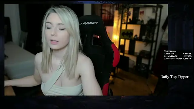 Lisaonthemoon online show from January 25, 2:25 pm