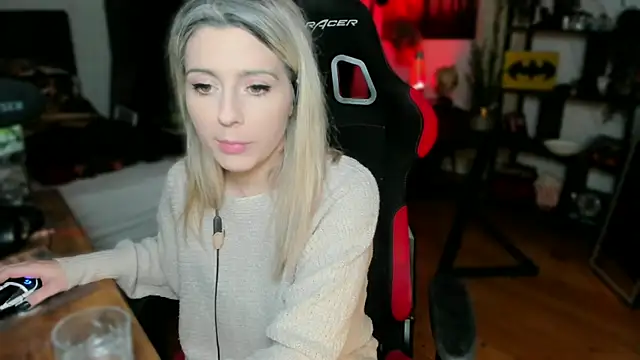 Lisaonthemoon online show from March 16, 6:12 pm