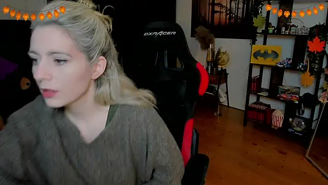 Lisaonthemoon online show from October 29, 8:43 pm