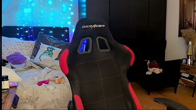 Lisaonthemoon online show from March 19, 7:07 pm