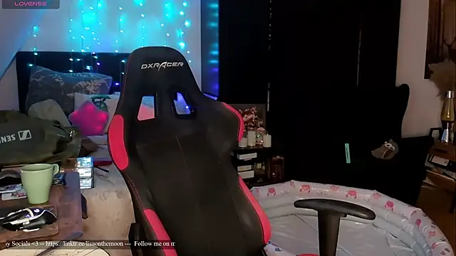 Lisaonthemoon online show from July 5, 6:48 pm