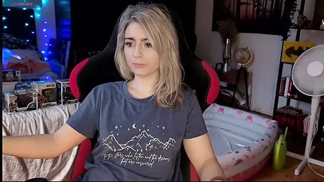 Lisaonthemoon online show from July 14, 7:19 pm