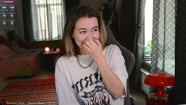 Megan  Hart online show from March 10, 6:05 am