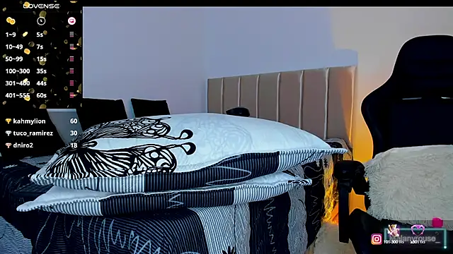 Snapshot of melanyrouse1 chatting on February 1, 9:29 pm melanyrouse1 online show from February 1, 9:29 pm