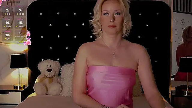 Snapshot of OliviaShaw23 chatting on January 9, 5:23 am OliviaShaw23 online show from January 9, 5:23 am