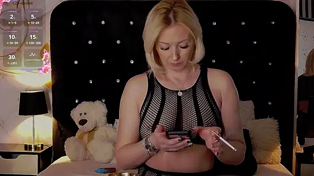 Snapshot of OliviaShaw23 chatting on January 23, 7:54 am OliviaShaw23 online show from January 23, 7:54 am