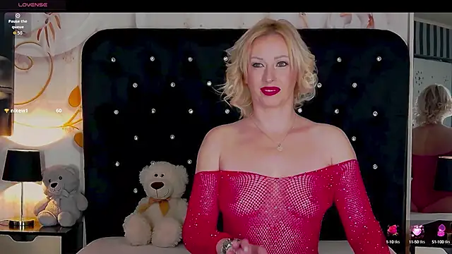 Snapshot of OliviaShaw23 chatting on October 19, 9:04 pm OliviaShaw23 online show from October 19, 9:04 pm