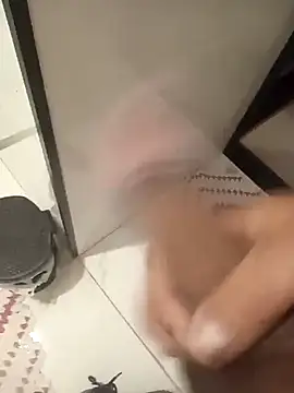 Snapshot of dredre1069 chatting on February 9, 11:04 pm dredre1069 online show from February 9, 11:04 pm