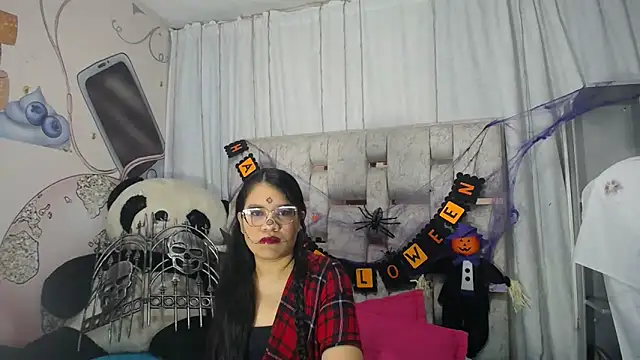 Snapshot of KEYRA-MILLER- chatting on November 1, 2:35 am KEYRA-MILLER- online show from November 1, 2:35 am