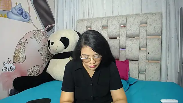 Snapshot of KEYRA-MILLER- chatting on November 18, 2:28 am KEYRA-MILLER- online show from November 18, 2:28 am