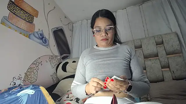 KEYRA-MILLER- online show from February 14, 2:30 am