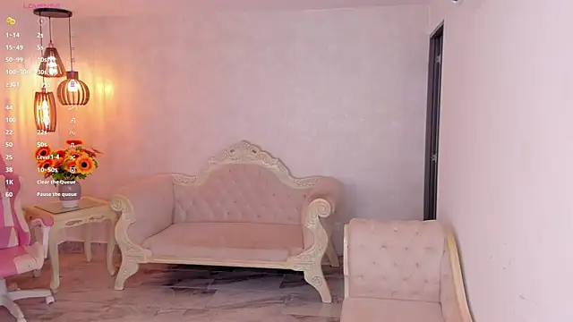 Snapshot of shantallknowless chatting on November 10, 11:31 am shantallknowless online show from November 10, 11:31 am