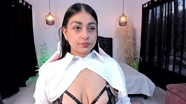 Snapshot of GabyRhodes chatting on December 4, 7:45 pm GabyRhodes online show from December 4, 7:45 pm