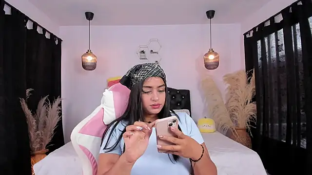 Snapshot of GabyRhodes chatting on February 22, 7:58 pm GabyRhodes online show from February 22, 7:58 pm