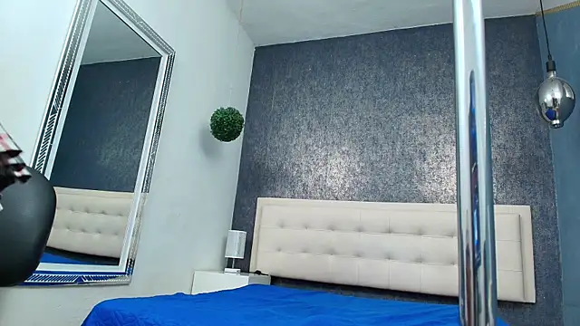 Cloeandtyfanny online show from December 22, 7:44 pm